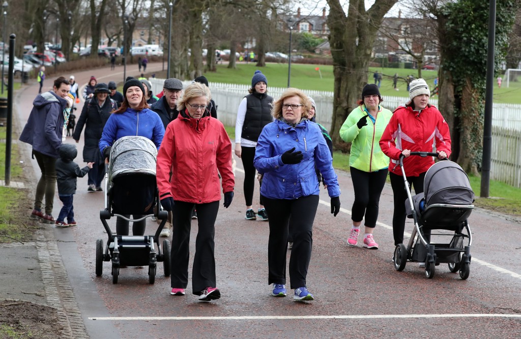 Walkers at Wallace walk@parkrun